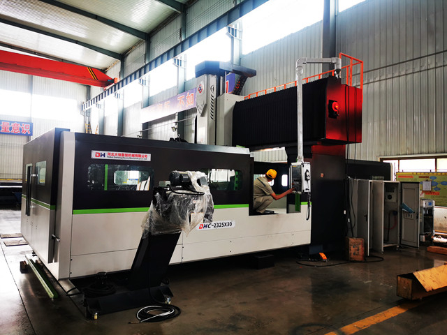 為山東淄博客戶打造的dhc-2523x30數(shù)控龍門(mén)加工中心驗(yàn)收發(fā)貨